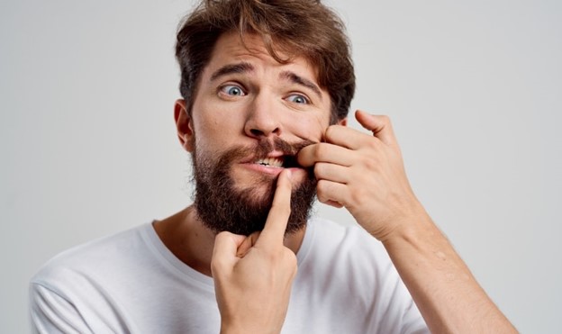 چرا غذا می تواند در اطراف ایمپلنت های دندانی گیر کند؟ چرا غذا می تواند در اطراف ایمپلنت های دندانی گیر کند؟